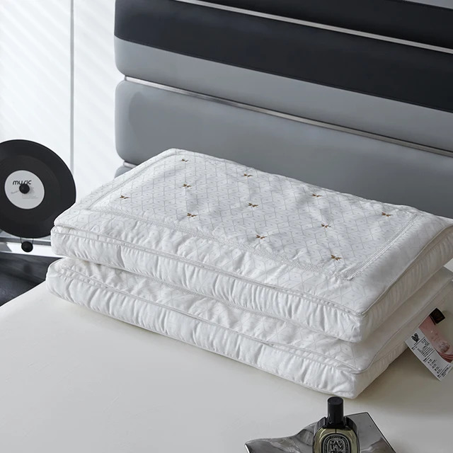 Подушка FLOWERS AND CAKES хлопковая с наполнителем из шелка